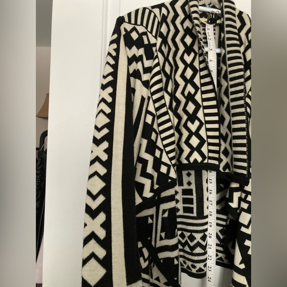 Ladies waterfall cardigan… bundle and save today! $6.99 for purchases over $70 - Picture 3 of 5